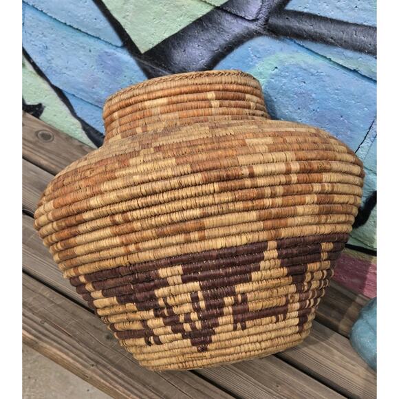 Native American XL Coiled Basket Multicolor Animals Geo Design Signed Unbranded - Picture 13 of 16